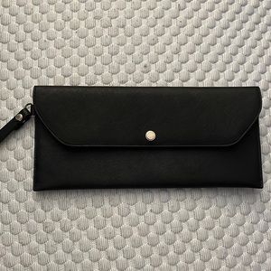 Henri Bendel Black 🖤 Leather Clutch 💗 Discontinued Brand 💎